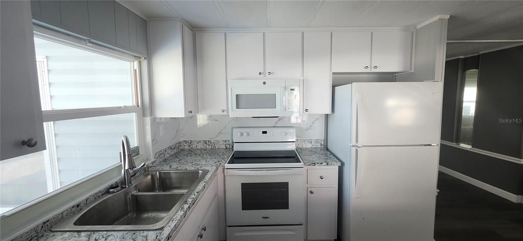 待售: $120,000 (2 贝兹, 1 浴室, 736 平方英尺)