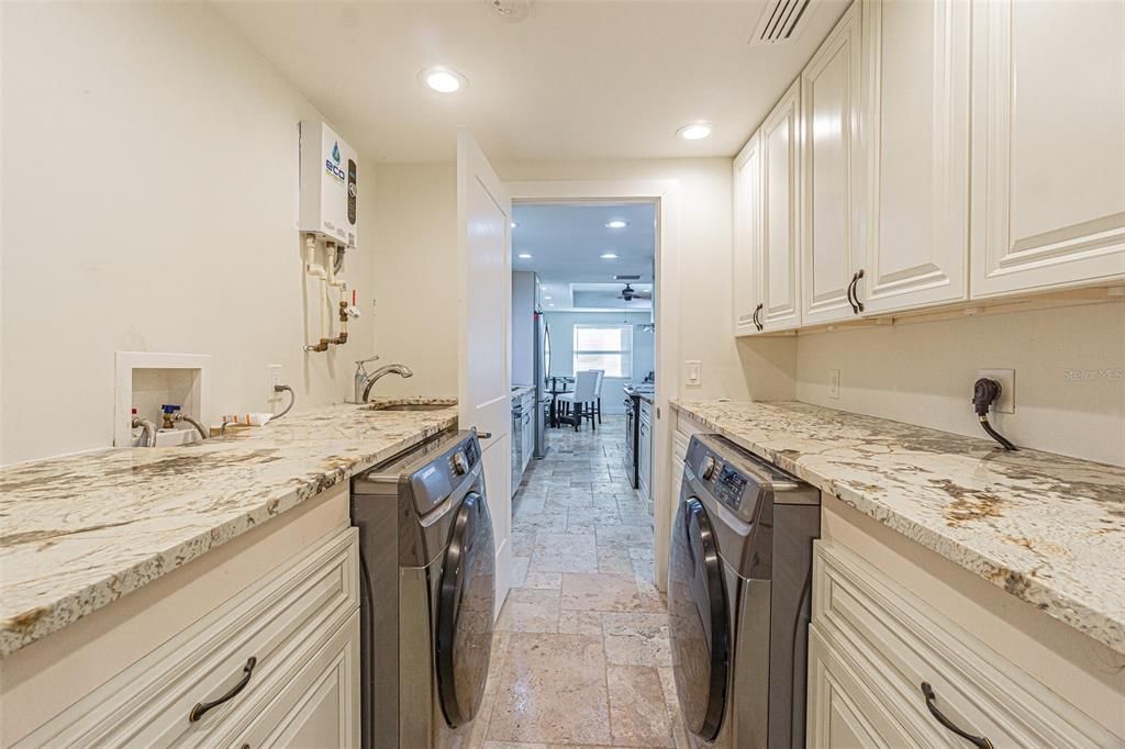 待售: $429,000 (4 贝兹, 3 浴室, 2043 平方英尺)