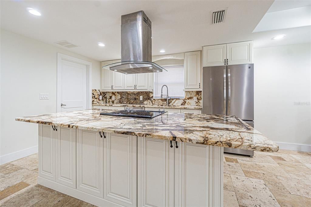 待售: $429,000 (4 贝兹, 3 浴室, 2043 平方英尺)