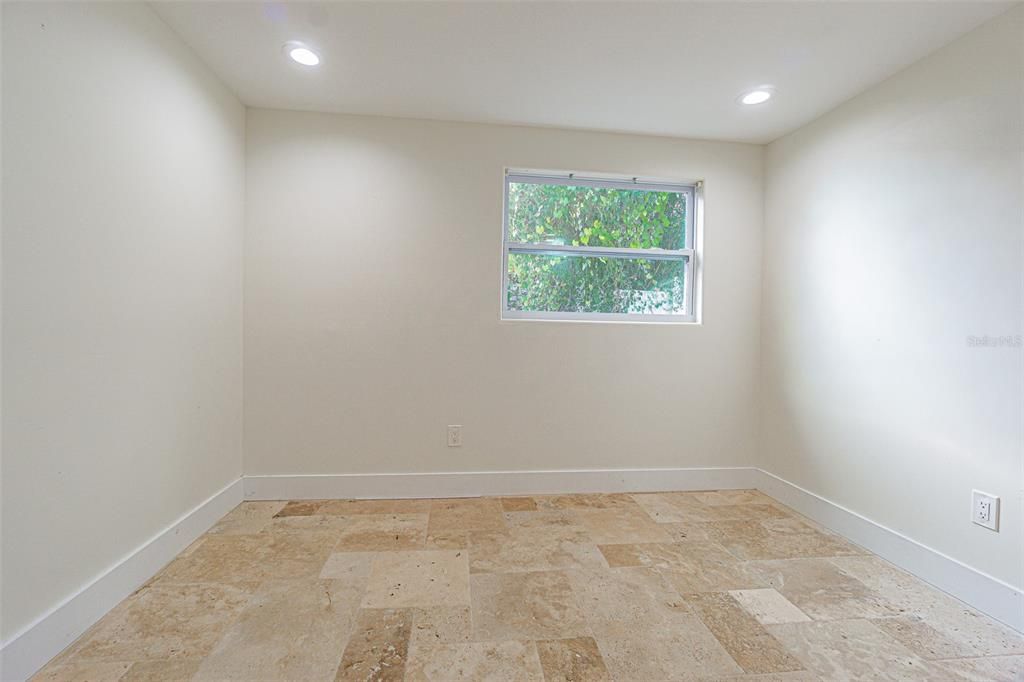 待售: $429,000 (4 贝兹, 3 浴室, 2043 平方英尺)