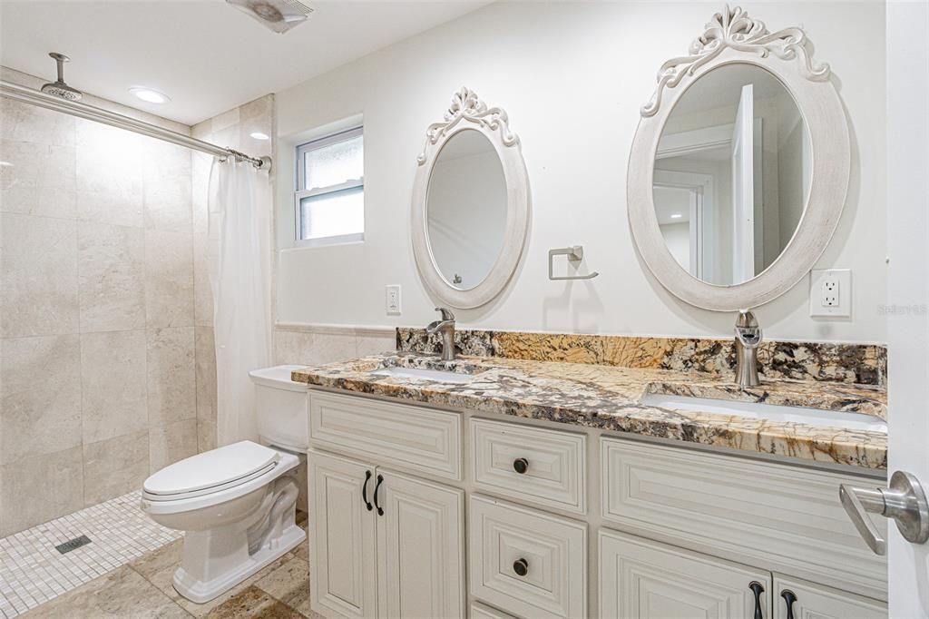 待售: $429,000 (4 贝兹, 3 浴室, 2043 平方英尺)