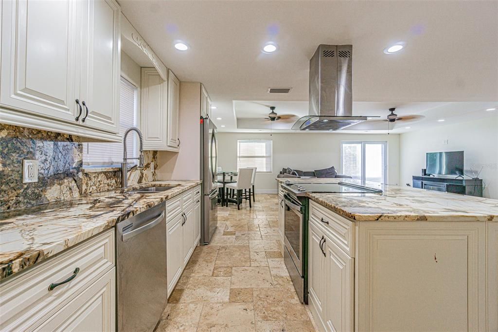 待售: $429,000 (4 贝兹, 3 浴室, 2043 平方英尺)