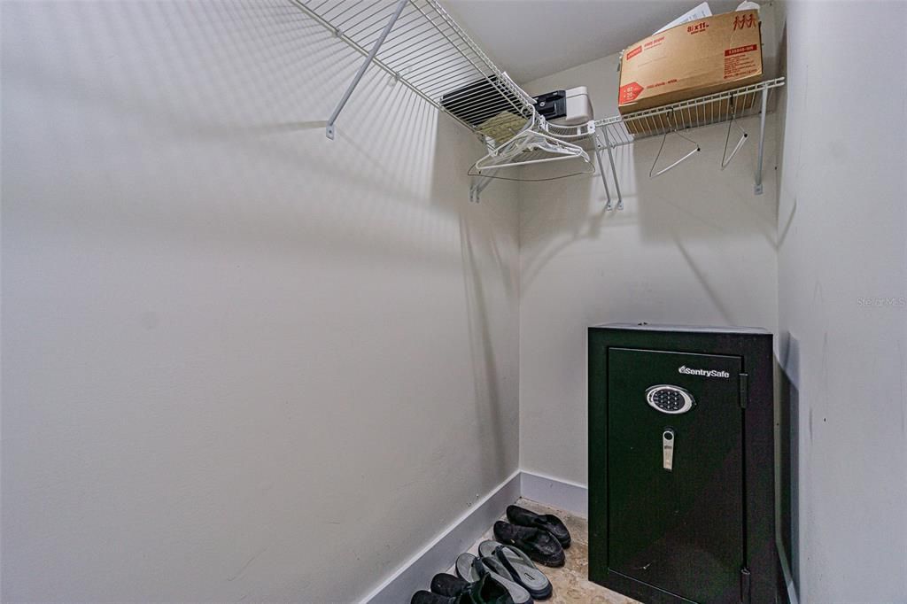 待售: $429,000 (4 贝兹, 3 浴室, 2043 平方英尺)