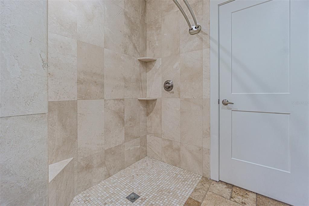 待售: $429,000 (4 贝兹, 3 浴室, 2043 平方英尺)