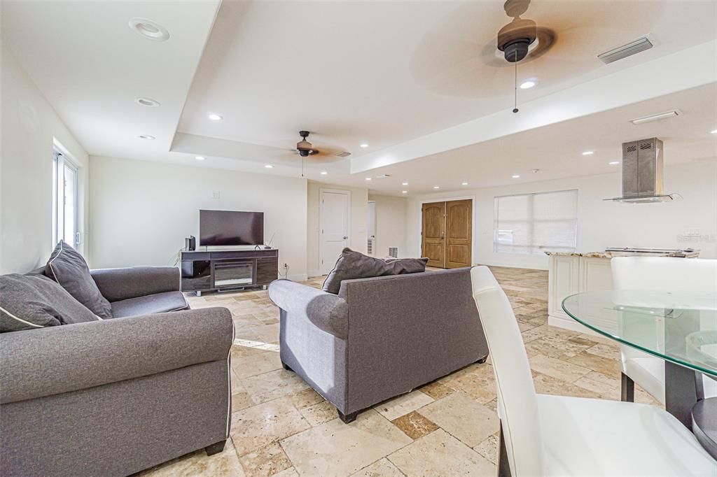 待售: $429,000 (4 贝兹, 3 浴室, 2043 平方英尺)