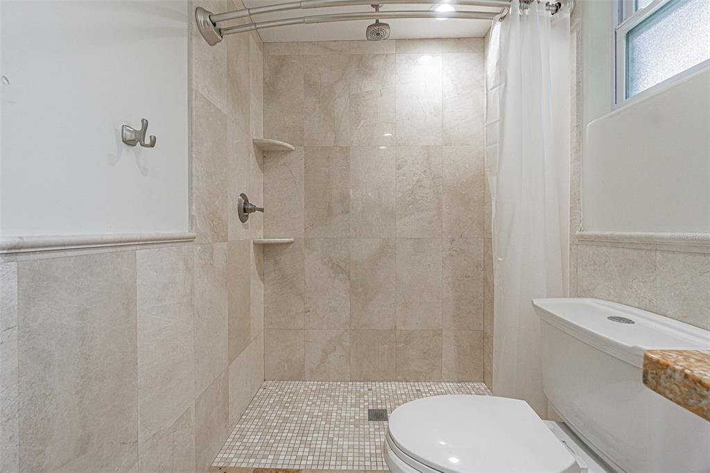 待售: $429,000 (4 贝兹, 3 浴室, 2043 平方英尺)