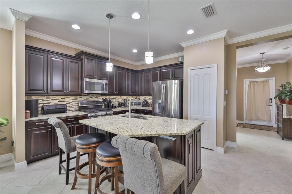 En Venta: $368,000 (2 camas, 2 baños, 1525 Pies cuadrados)