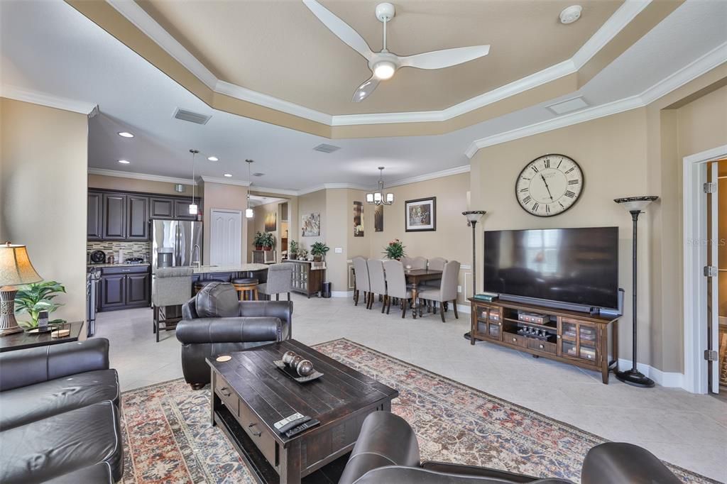 En Venta: $368,000 (2 camas, 2 baños, 1525 Pies cuadrados)