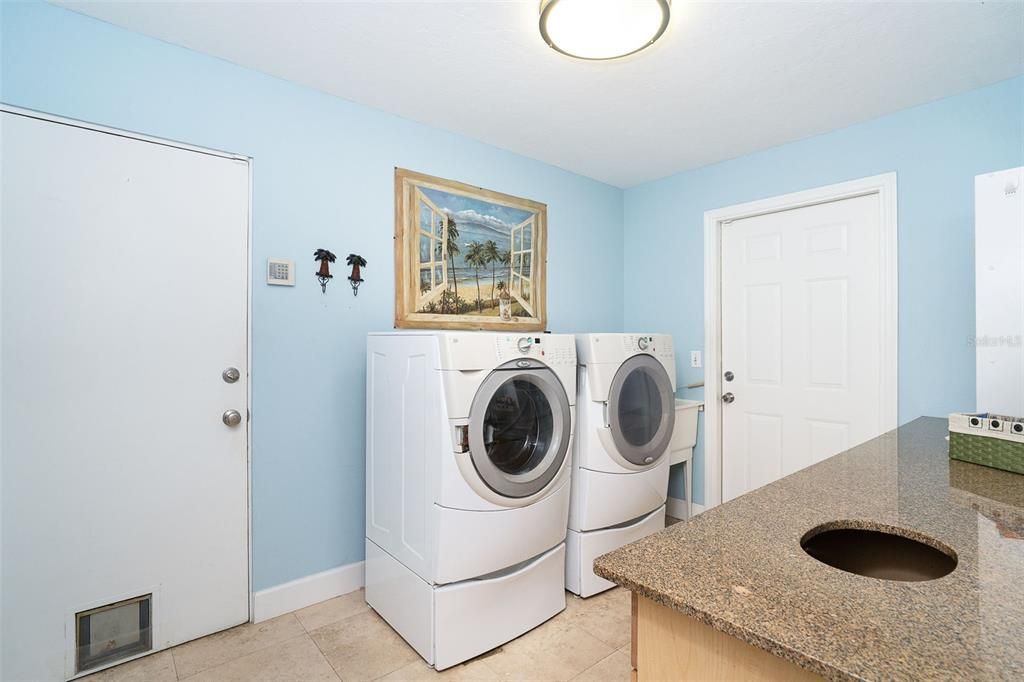 For Sale: $1,675,000 (3 beds, 2 baths, 2166 Square Feet)