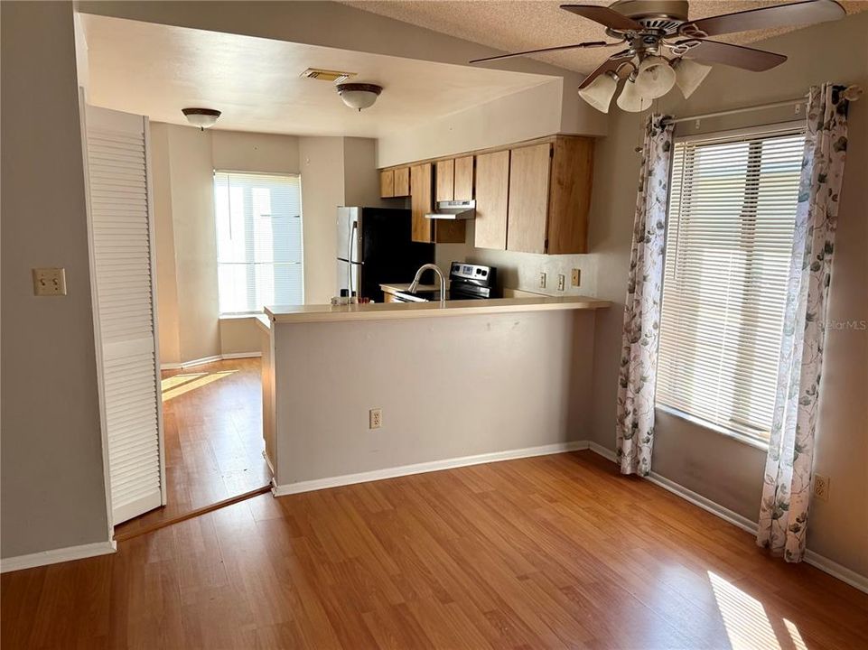 For Rent: $1,900 (3 beds, 2 baths, 1150 Square Feet)