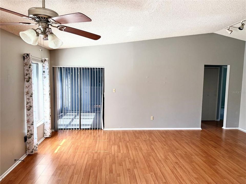 For Rent: $1,900 (3 beds, 2 baths, 1150 Square Feet)