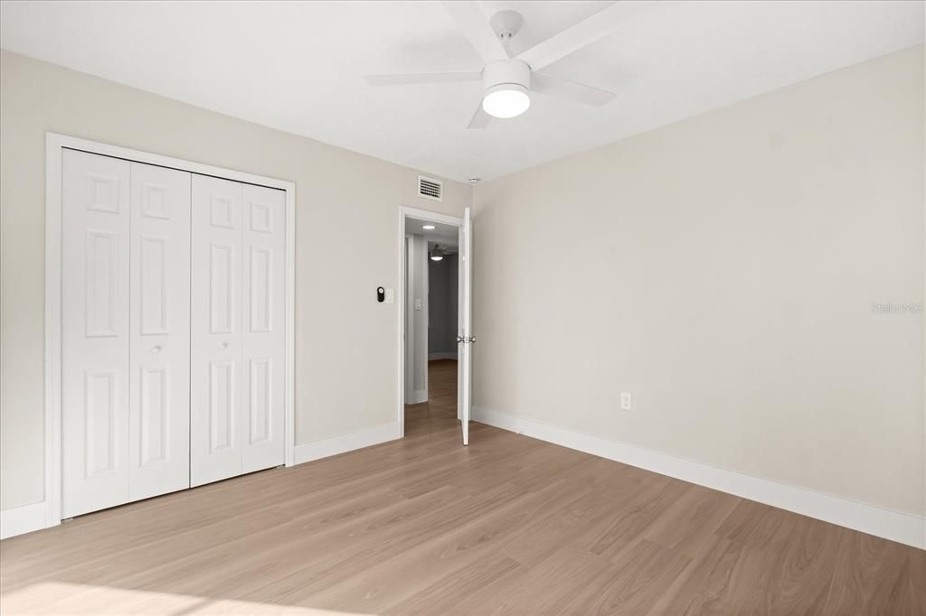 Под контрактом: $545,000 (4 спален, 2 ванн, 1976 Квадратных фут)