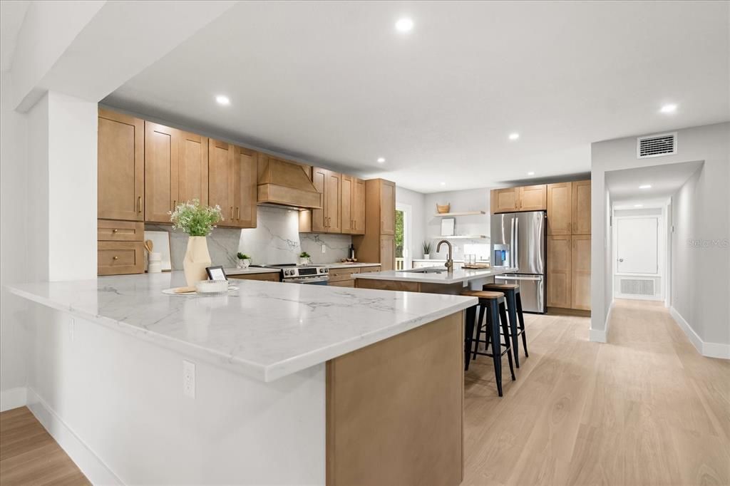 Под контрактом: $545,000 (4 спален, 2 ванн, 1976 Квадратных фут)