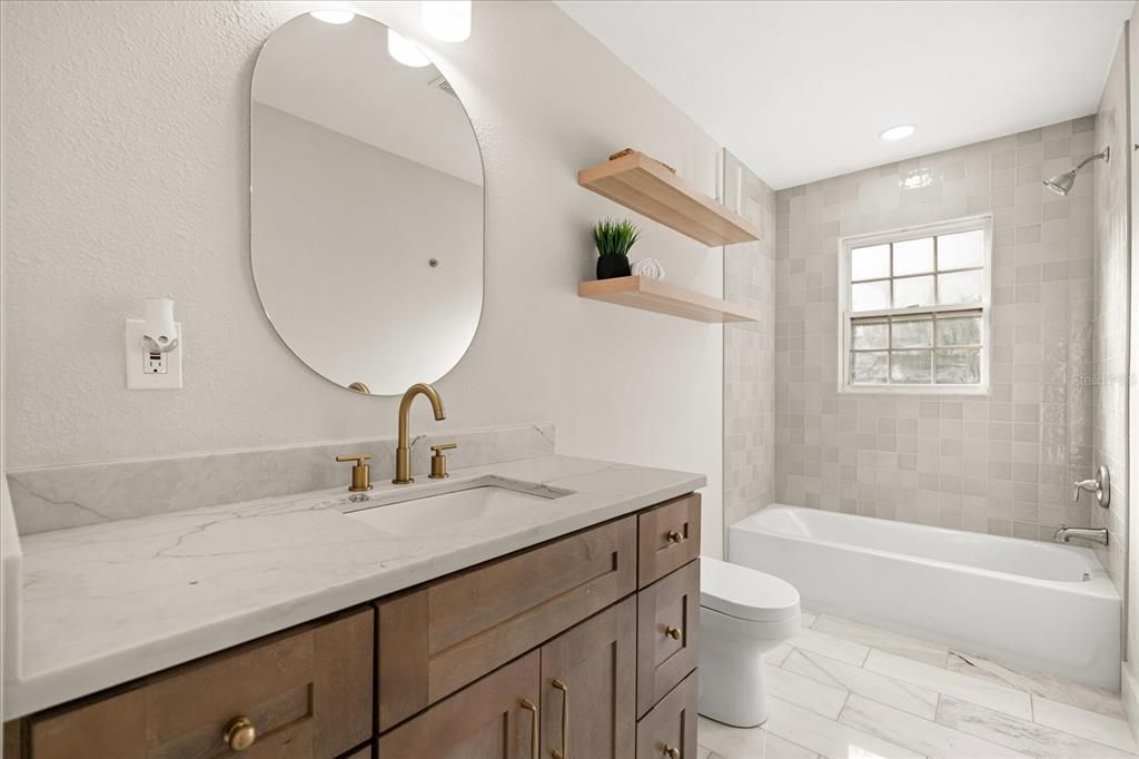 Под контрактом: $545,000 (4 спален, 2 ванн, 1976 Квадратных фут)