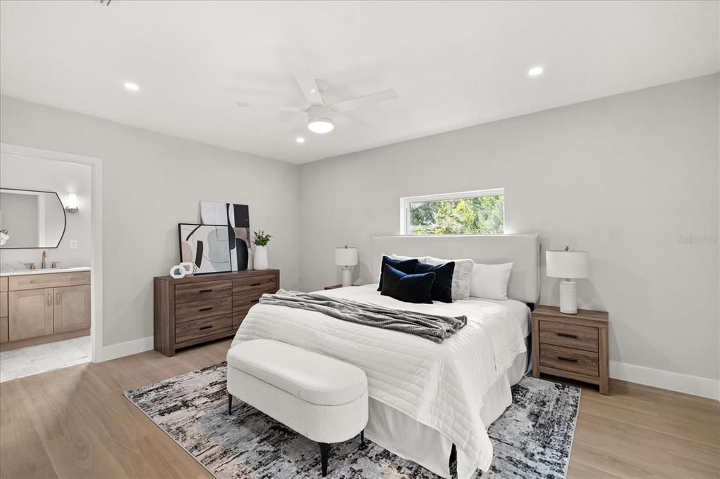 Под контрактом: $545,000 (4 спален, 2 ванн, 1976 Квадратных фут)