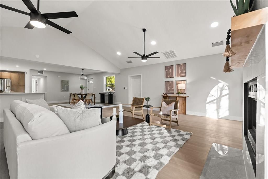 Под контрактом: $545,000 (4 спален, 2 ванн, 1976 Квадратных фут)