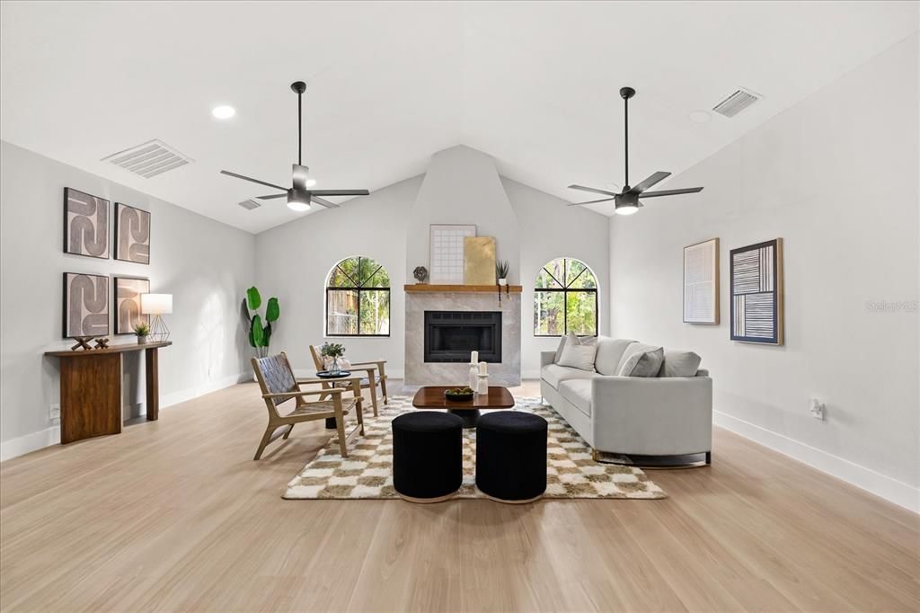 Под контрактом: $545,000 (4 спален, 2 ванн, 1976 Квадратных фут)