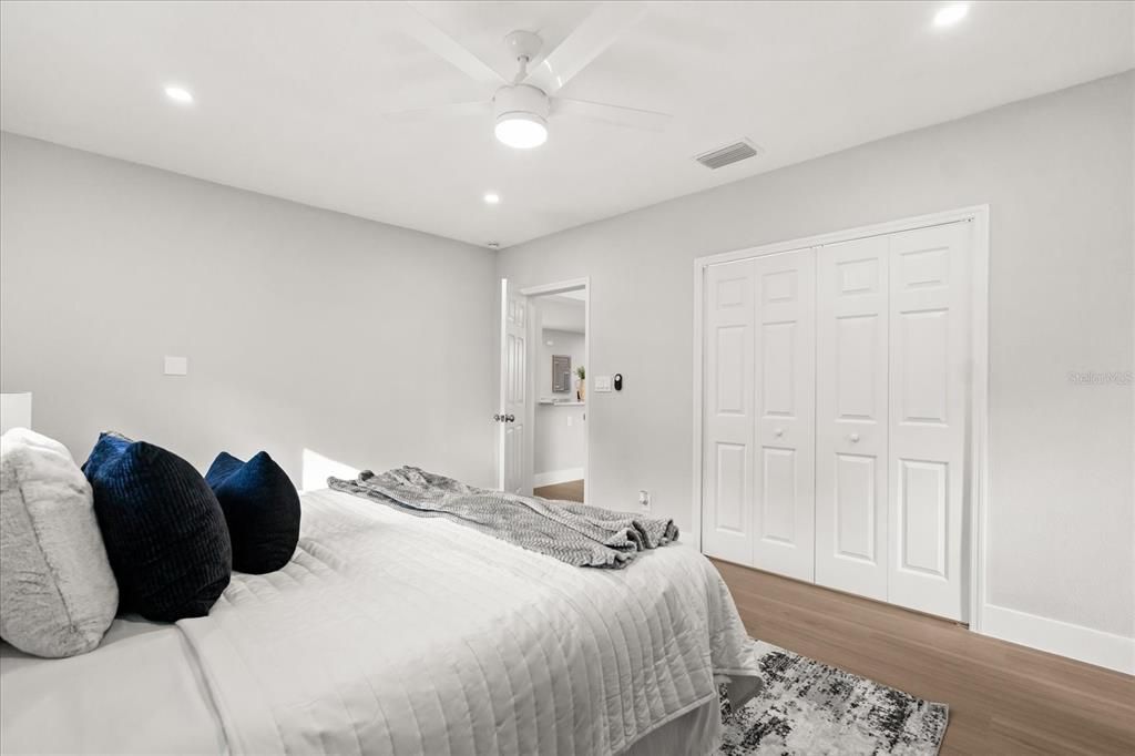 Под контрактом: $545,000 (4 спален, 2 ванн, 1976 Квадратных фут)