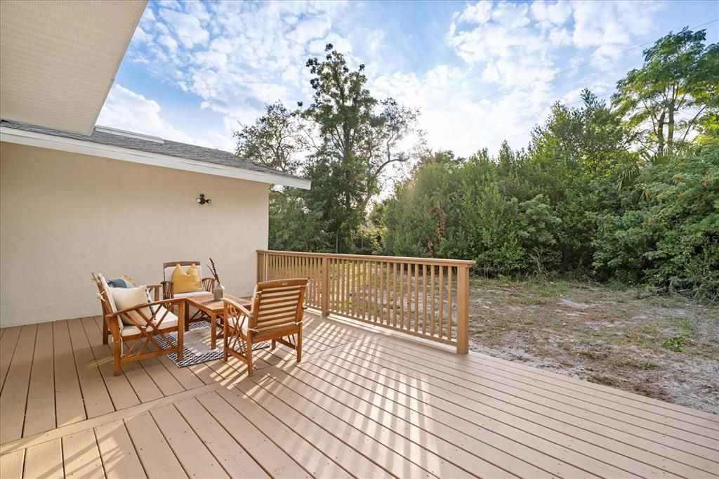 Под контрактом: $545,000 (4 спален, 2 ванн, 1976 Квадратных фут)