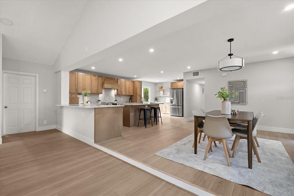 Под контрактом: $545,000 (4 спален, 2 ванн, 1976 Квадратных фут)