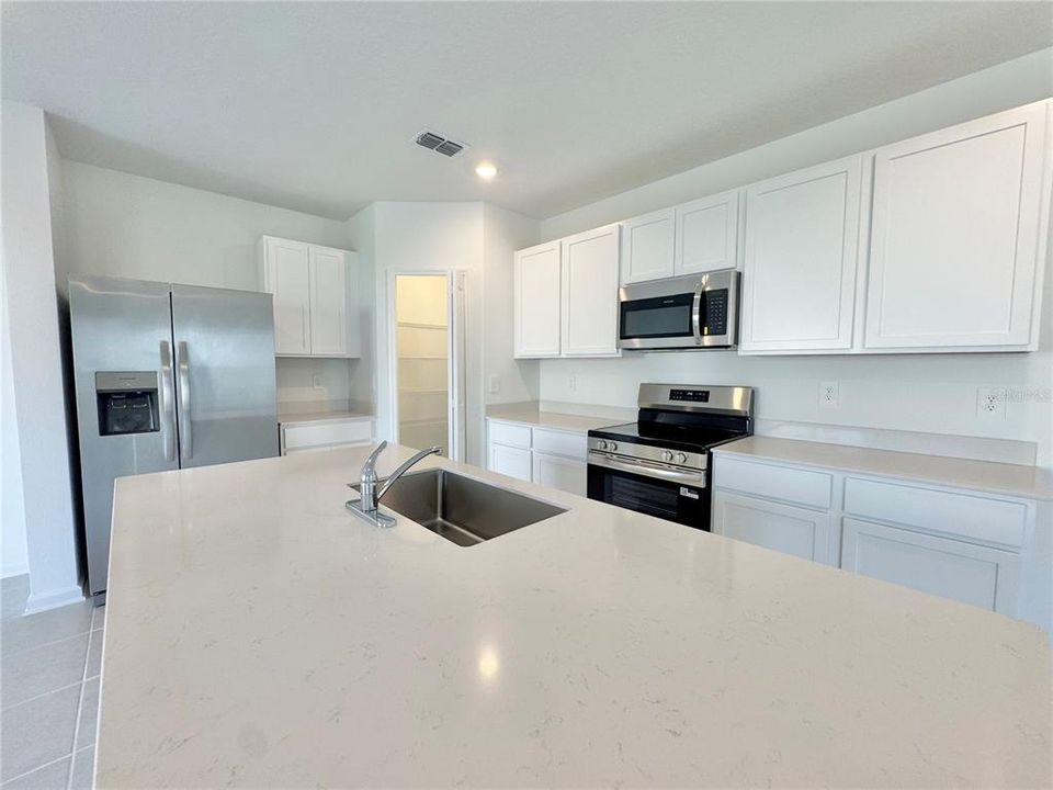 En Renta: $2,000 (4 camas, 2 baños, 1874 Pies cuadrados)