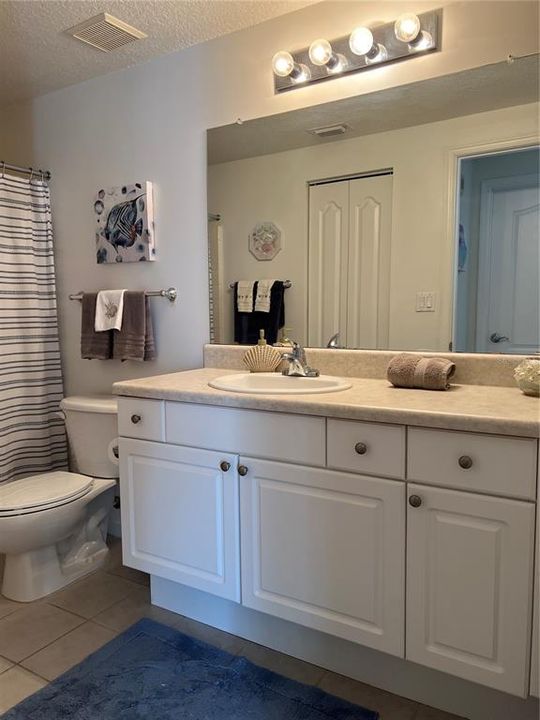 For Sale: $225,900 (2 beds, 2 baths, 994 Square Feet)