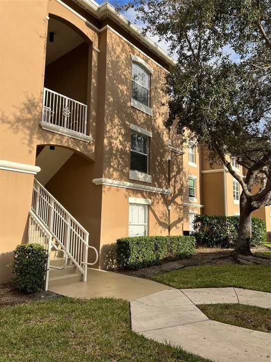 For Sale: $225,900 (2 beds, 2 baths, 994 Square Feet)