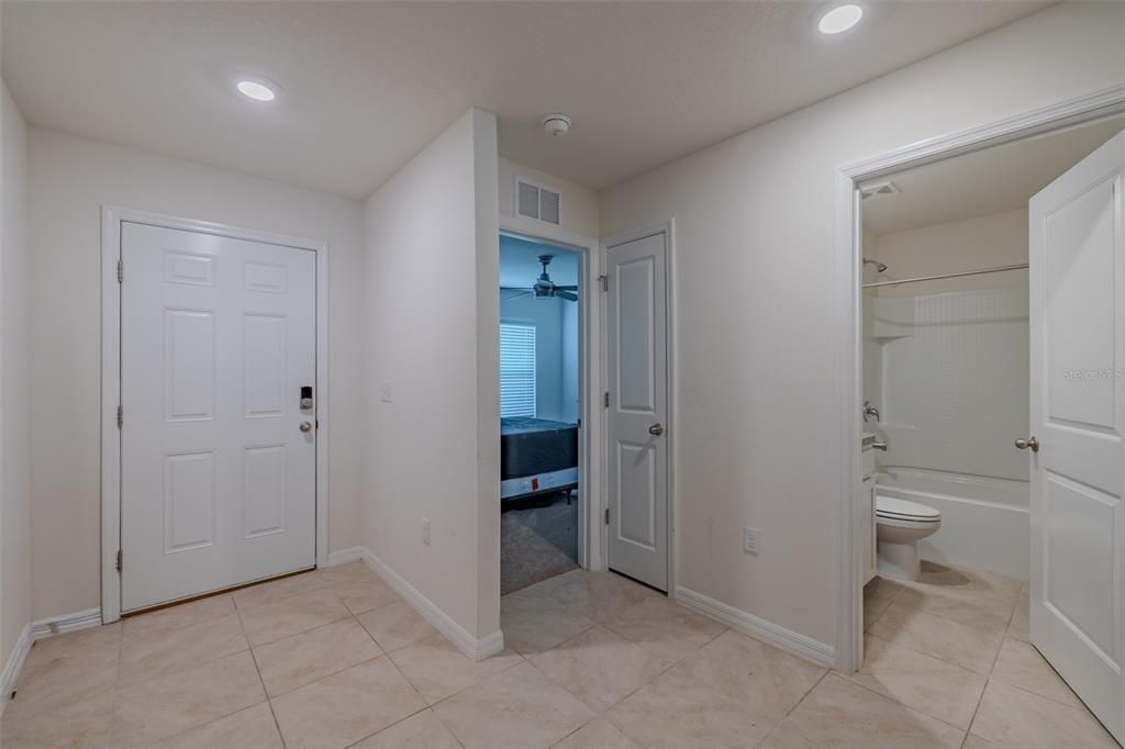 На продажу: $310,000 (3 спален, 2 ванн, 1676 Квадратных фут)