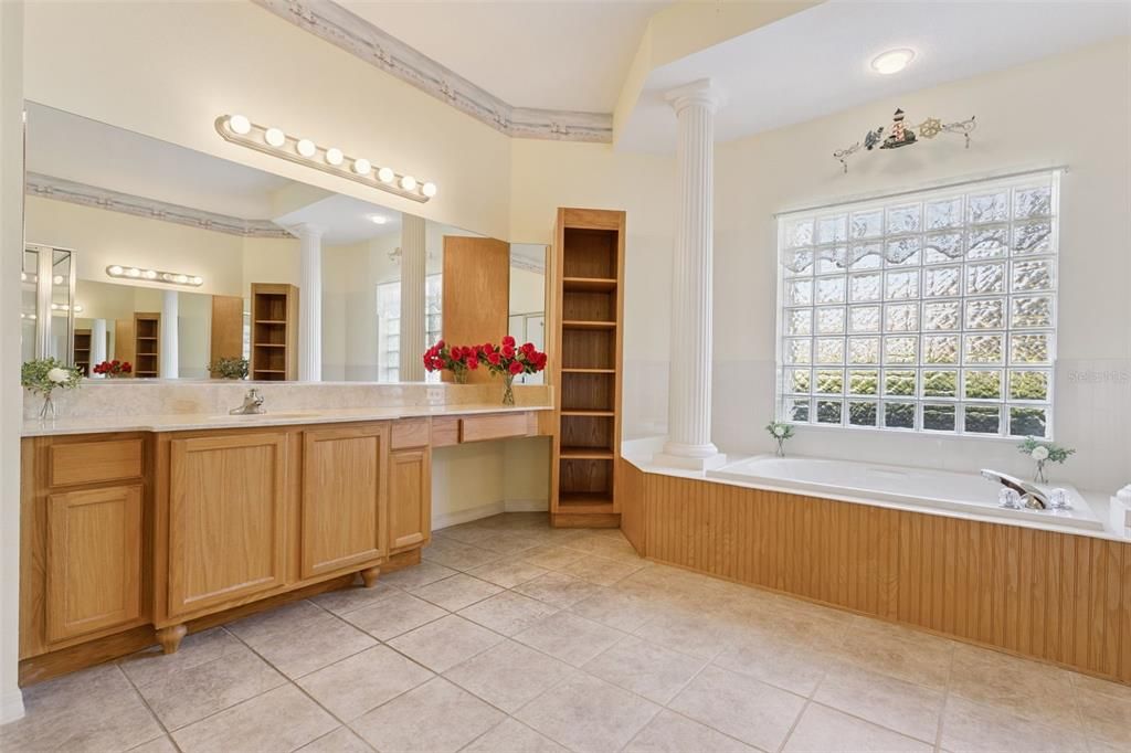 For Sale: $375,000 (3 beds, 2 baths, 2692 Square Feet)