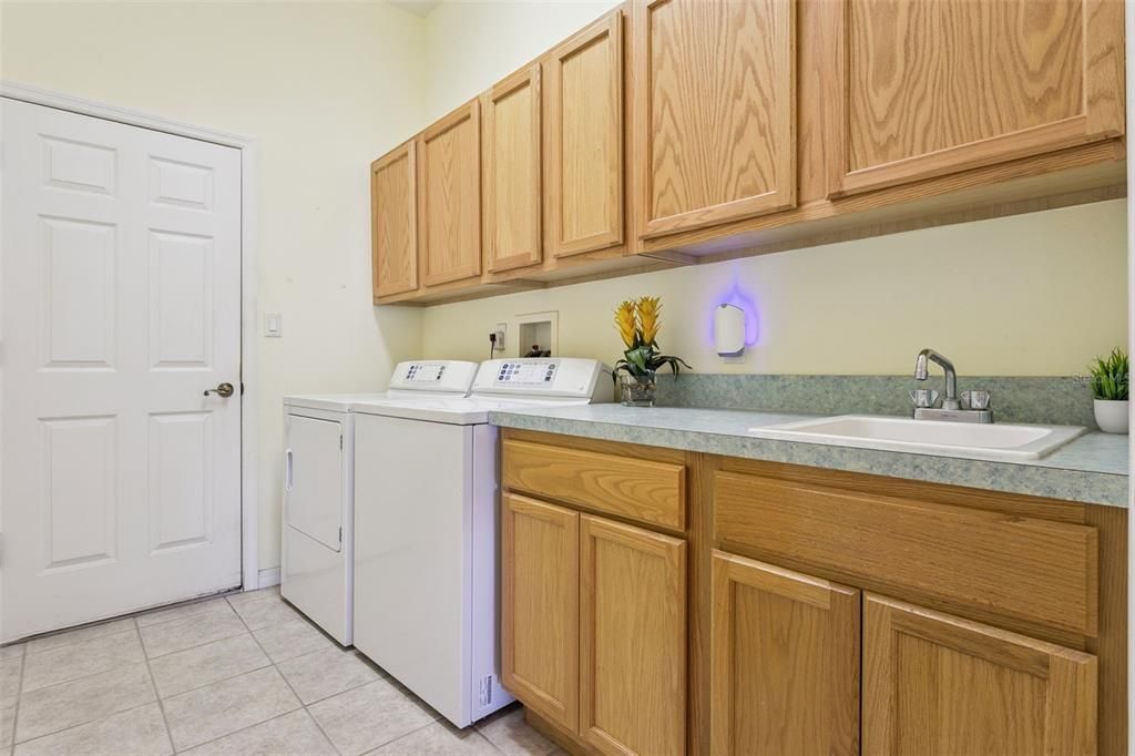 For Sale: $375,000 (3 beds, 2 baths, 2692 Square Feet)