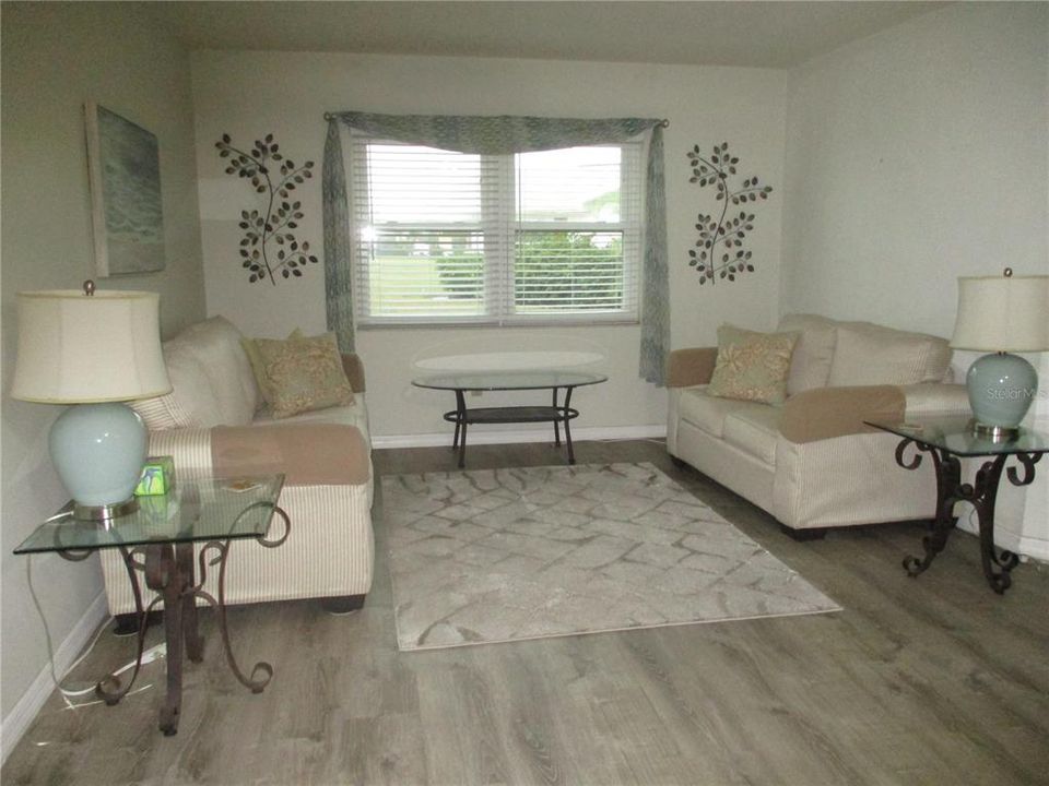 For Rent: $1,850 (2 beds, 2 baths, 1390 Square Feet)