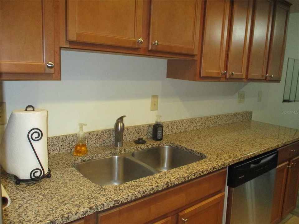 For Rent: $1,850 (2 beds, 2 baths, 1390 Square Feet)