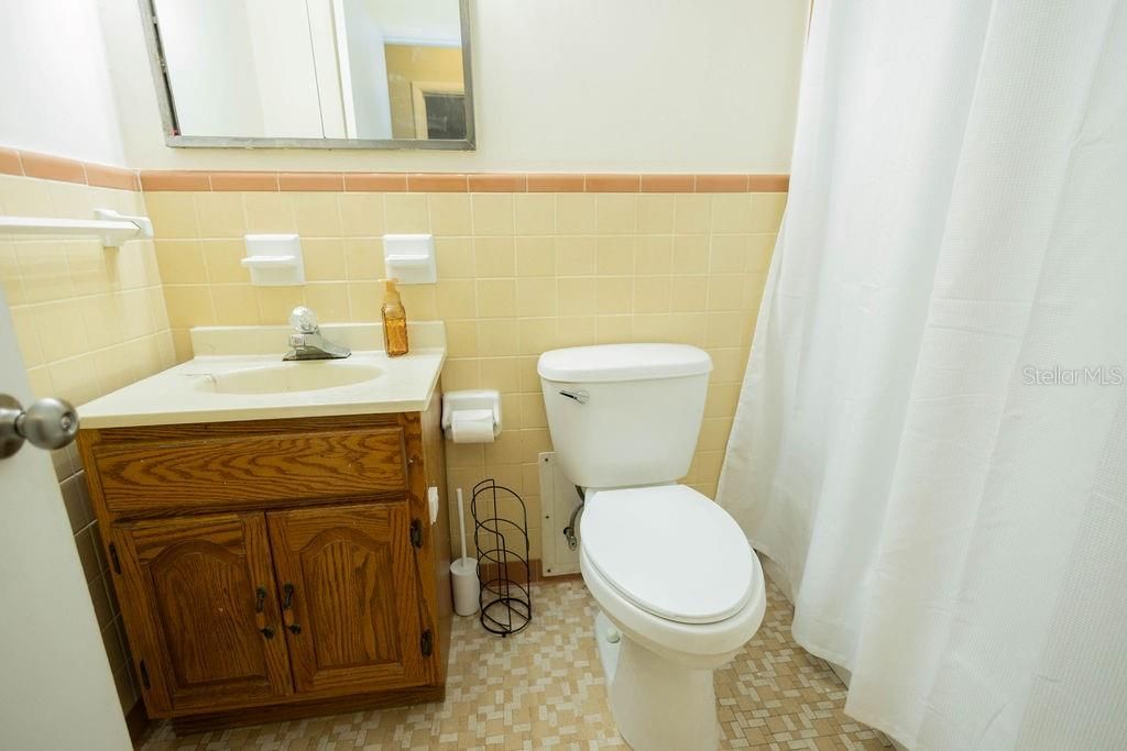 待售: $240,000 (5 贝兹, 2 浴室, 1865 平方英尺)