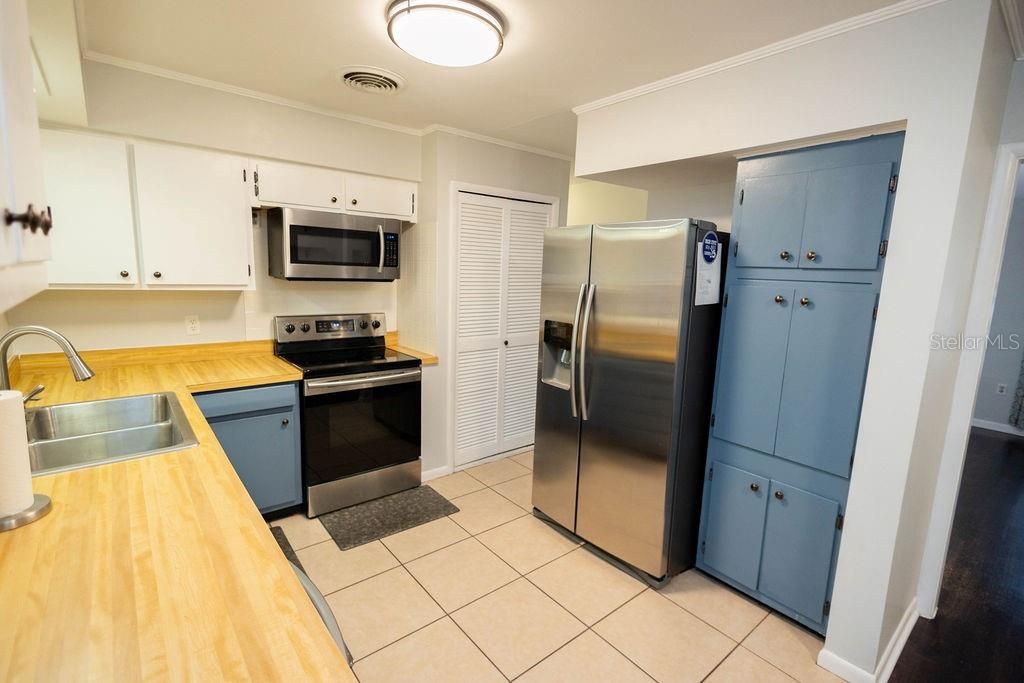 待售: $240,000 (5 贝兹, 2 浴室, 1865 平方英尺)