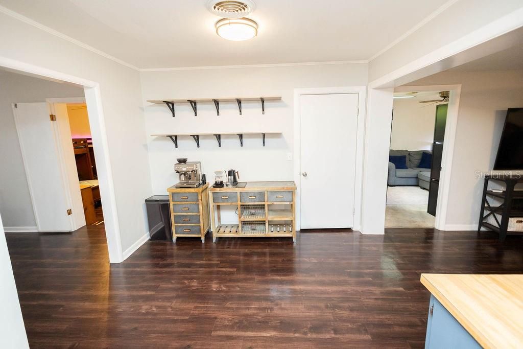 待售: $240,000 (5 贝兹, 2 浴室, 1865 平方英尺)