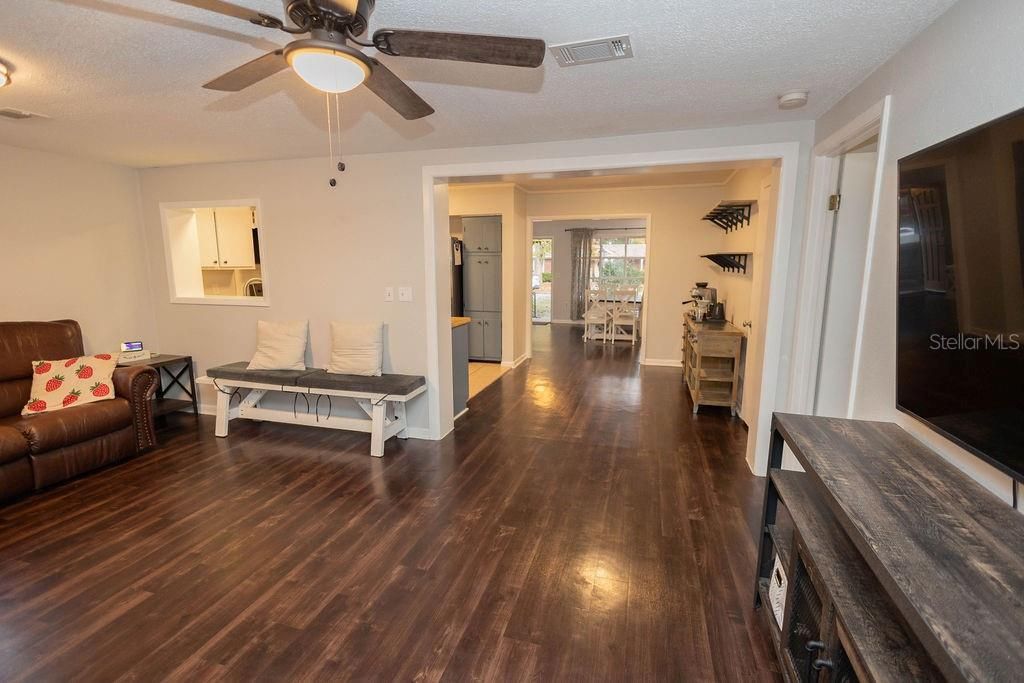 待售: $240,000 (5 贝兹, 2 浴室, 1865 平方英尺)