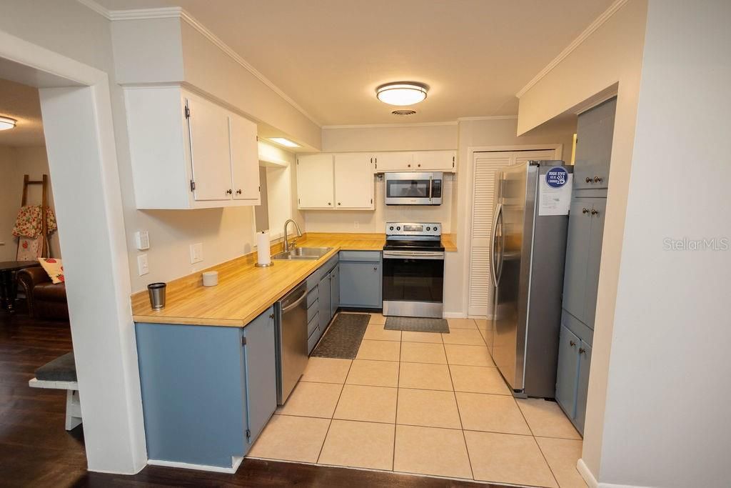 待售: $240,000 (5 贝兹, 2 浴室, 1865 平方英尺)