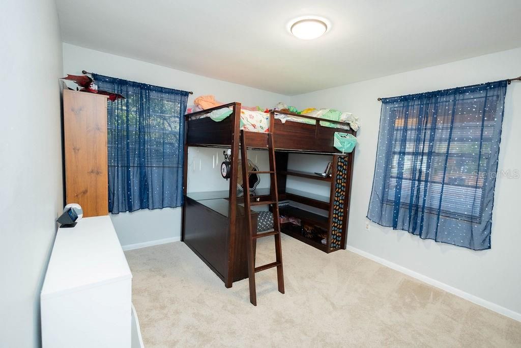 待售: $240,000 (5 贝兹, 2 浴室, 1865 平方英尺)