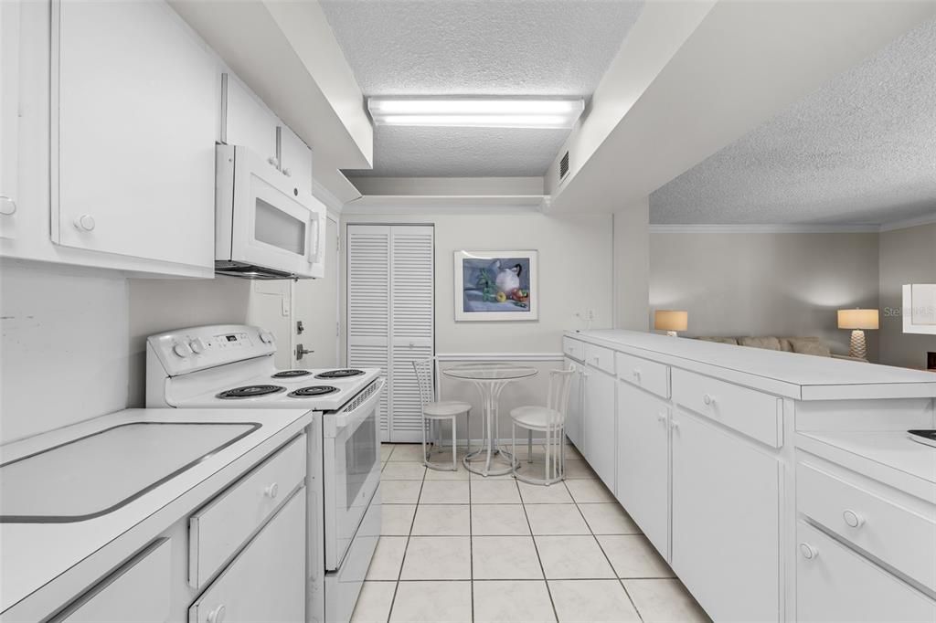 На продажу: $480,000 (2 спален, 2 ванн, 1104 Квадратных фут)