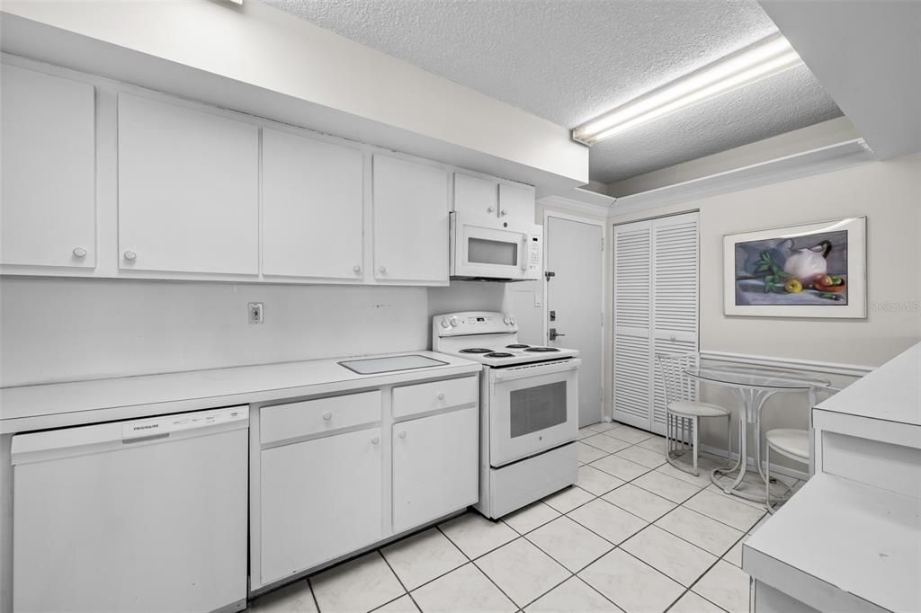 На продажу: $480,000 (2 спален, 2 ванн, 1104 Квадратных фут)