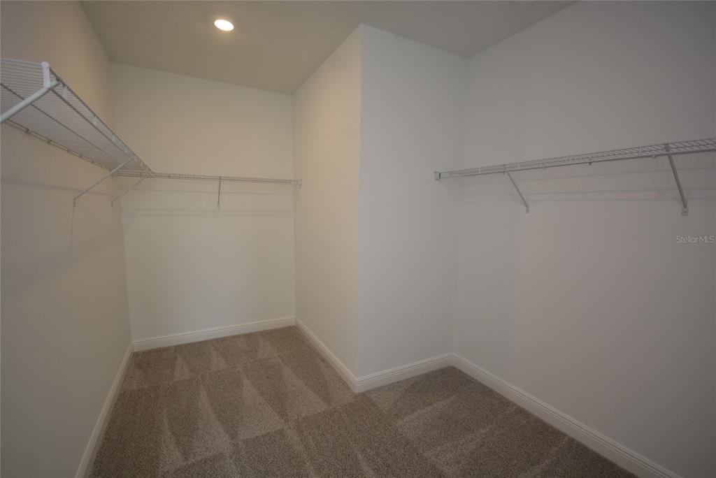 En Renta: $3,200 (4 camas, 3 baños, 2525 Pies cuadrados)