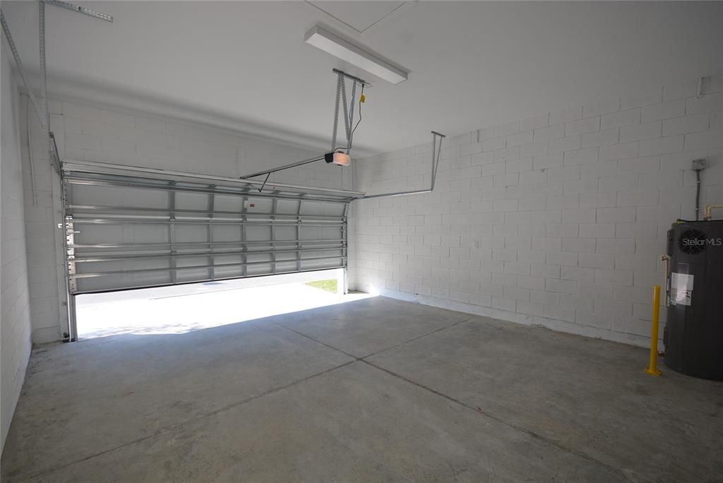 En Renta: $3,200 (4 camas, 3 baños, 2525 Pies cuadrados)