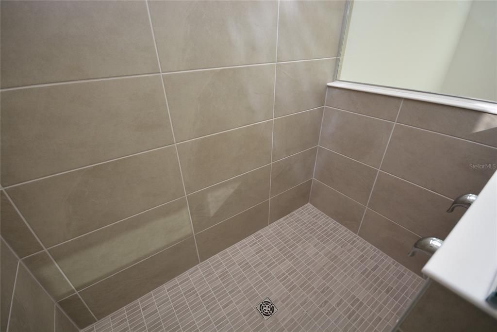 En Renta: $3,200 (4 camas, 3 baños, 2525 Pies cuadrados)