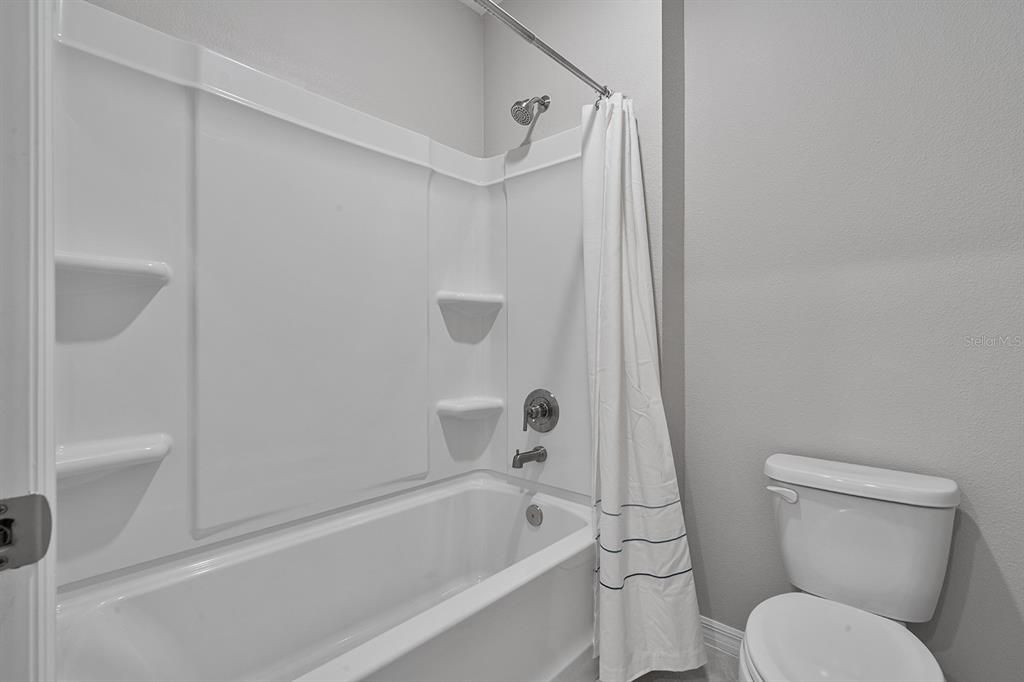 En Venta: $459,000 (5 camas, 3 baños, 2696 Pies cuadrados)