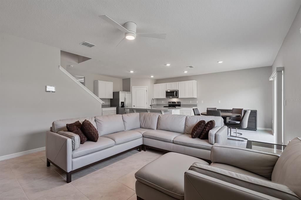 En Venta: $459,000 (5 camas, 3 baños, 2696 Pies cuadrados)