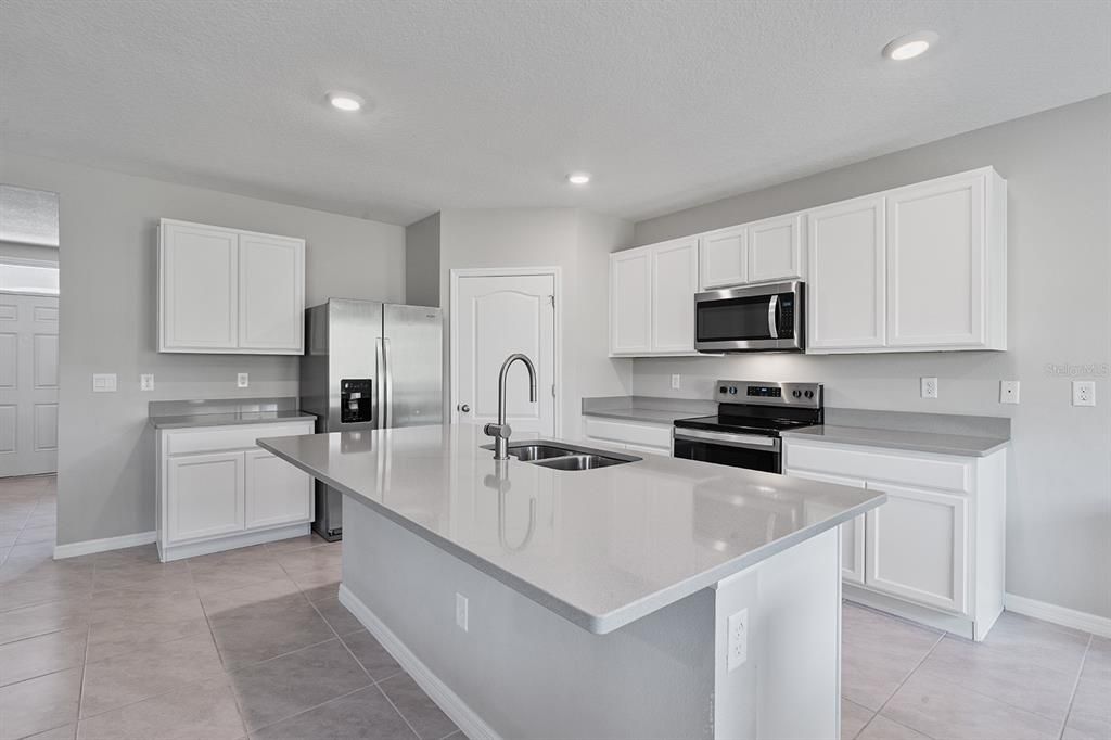 En Venta: $459,000 (5 camas, 3 baños, 2696 Pies cuadrados)