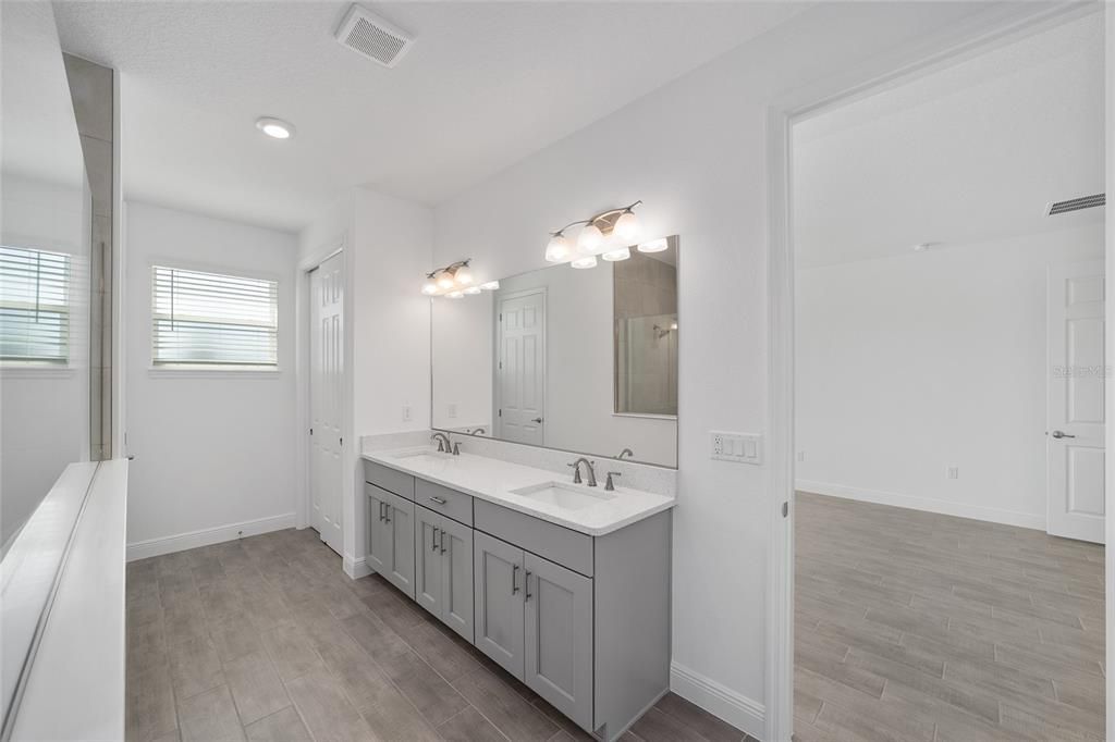 待售: $442,000 (2 贝兹, 2 浴室, 2493 平方英尺)