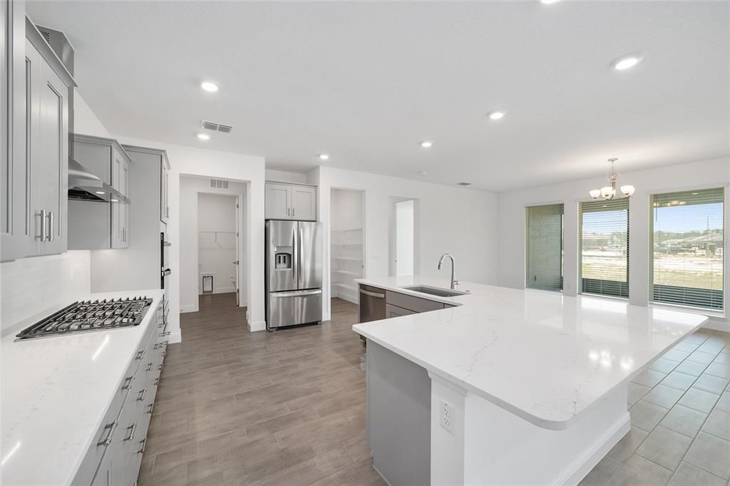 待售: $442,000 (2 贝兹, 2 浴室, 2493 平方英尺)