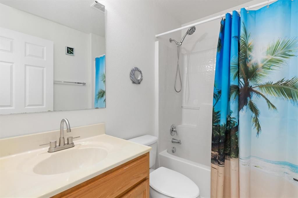 На продажу: $250,000 (3 спален, 2 ванн, 1264 Квадратных фут)