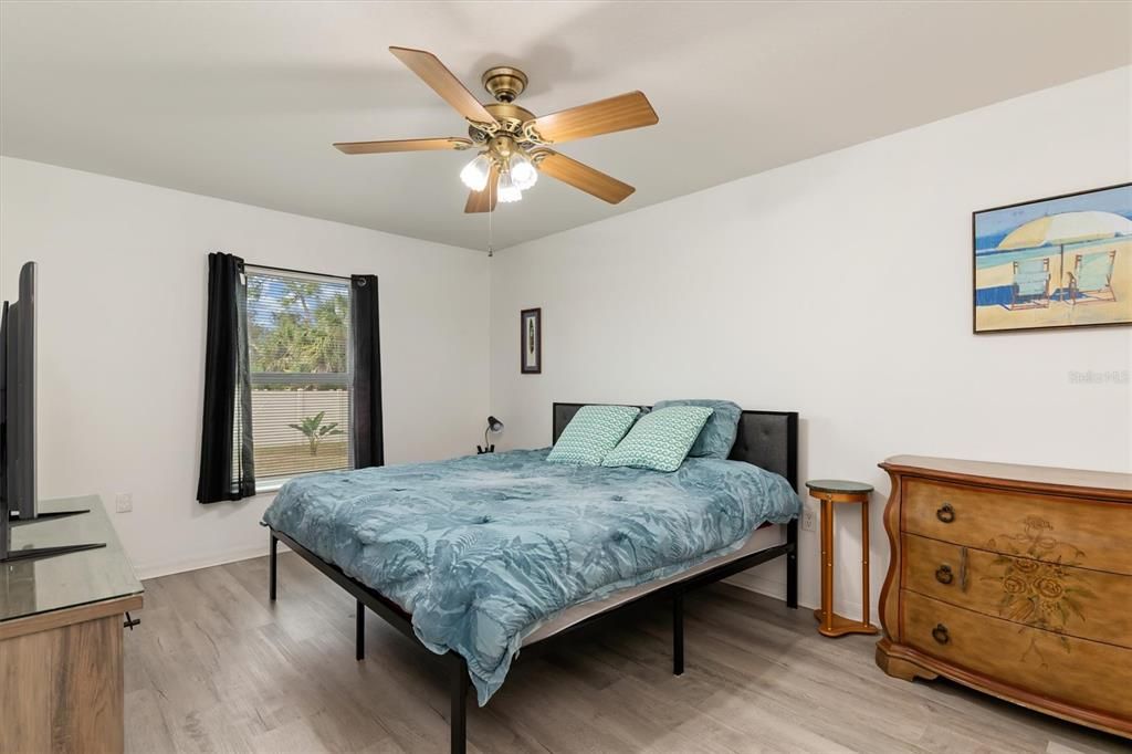 На продажу: $250,000 (3 спален, 2 ванн, 1264 Квадратных фут)